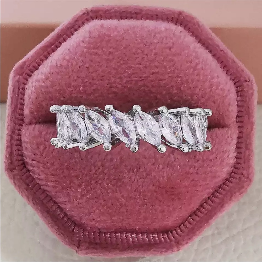 New Women’s Luxury 925 Silver Diamond Ring 💍 - Picture 2 of 3